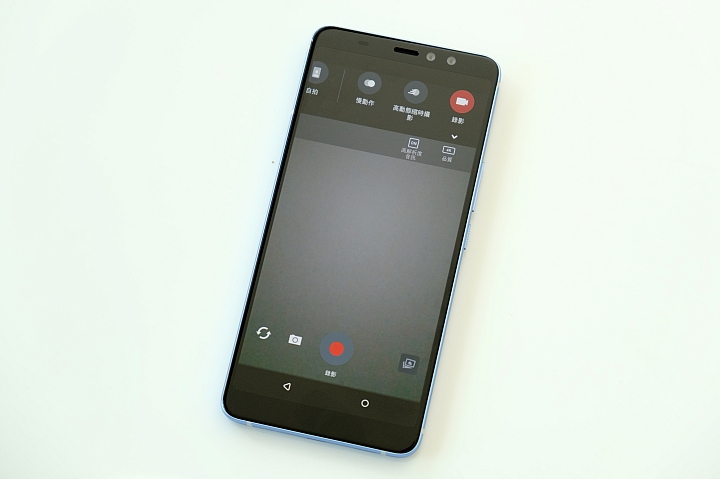 差別在前雙鏡頭！搭18:9螢幕、擠壓邊框與大電量的hTC U11 EYEs發表小試