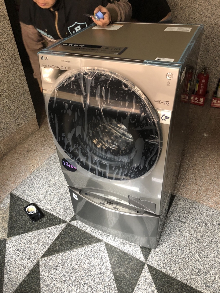 『開箱 』最具科技感的洗衣機 LG 12公斤上下洗洗衣機 S12GV+S200HV -