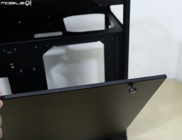 [開箱] 迎廣 In Win 102 極簡風美觀入門玻璃機殼