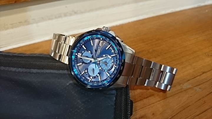分享： 青。海之光影。OCEANUS T2610 電波錶