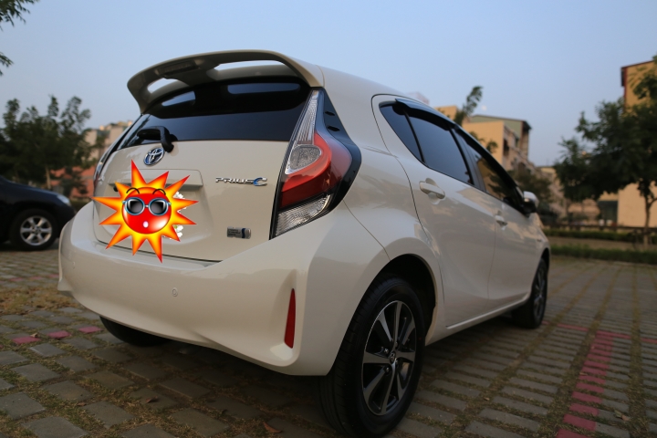 2018 年TOYOTA Prius C 微開箱及保養及油耗分享(10/21更新）
