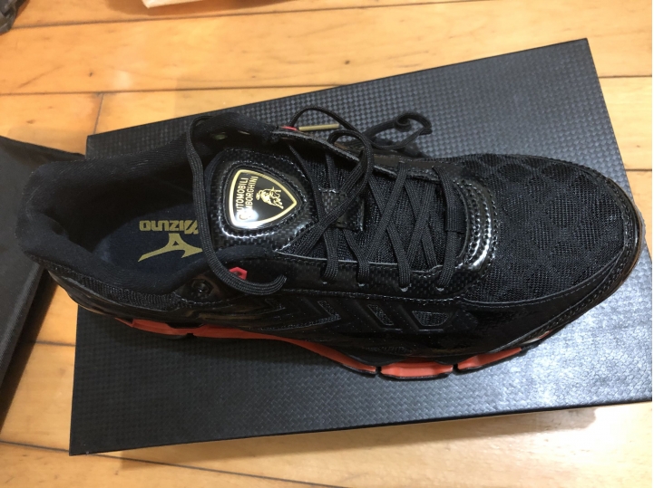 開箱  Mizuno Lamborghini Wave Tenjin 2 聯名跑鞋