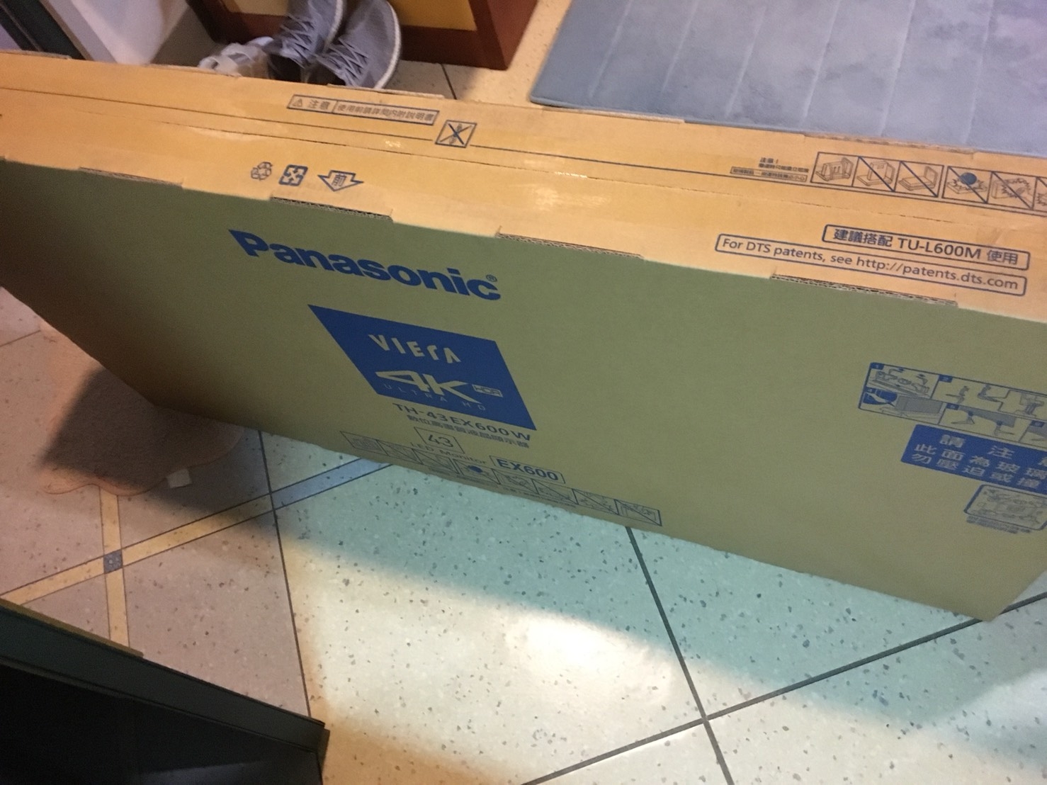 Panasonic TH-43EX600W 開箱