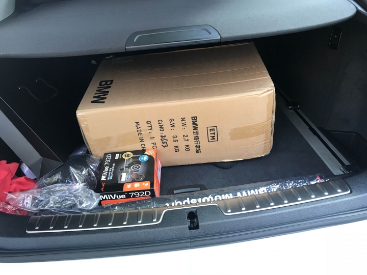 BMW X6 35I珍珠白交車一個月的微開箱