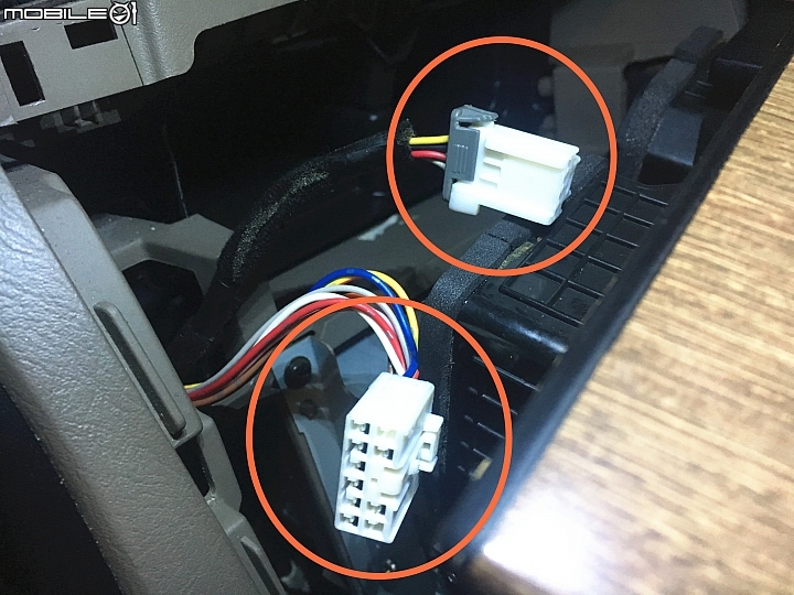 汽車點菸器塑膠脆化維修---(圖多)