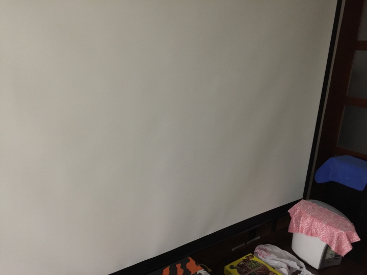 美國億立Elite Screens 106吋 16:9 ＊超平整*玻纖手拉幕 不平整是正常的嗎？