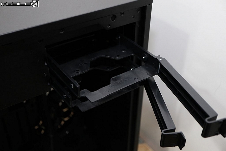 [開箱] 迎廣 In Win 102 極簡風美觀入門玻璃機殼