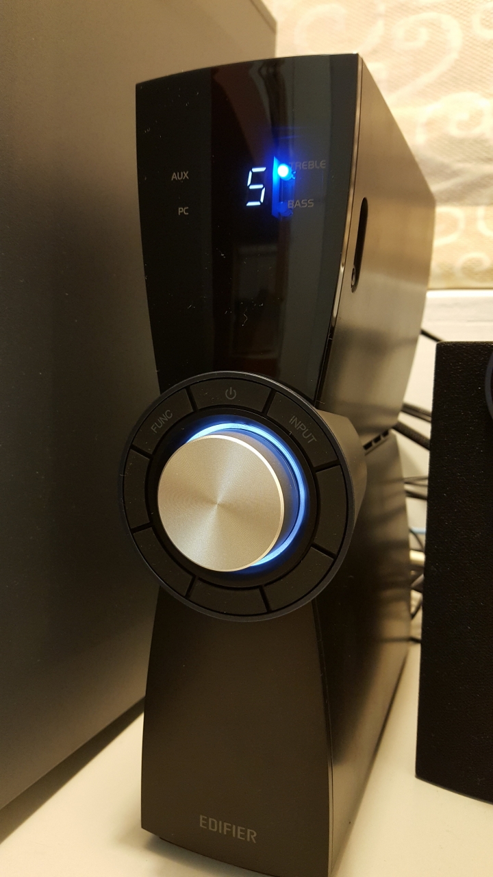 [開箱]平價的奢華!!Edifier C2V 2.1聲道喇叭