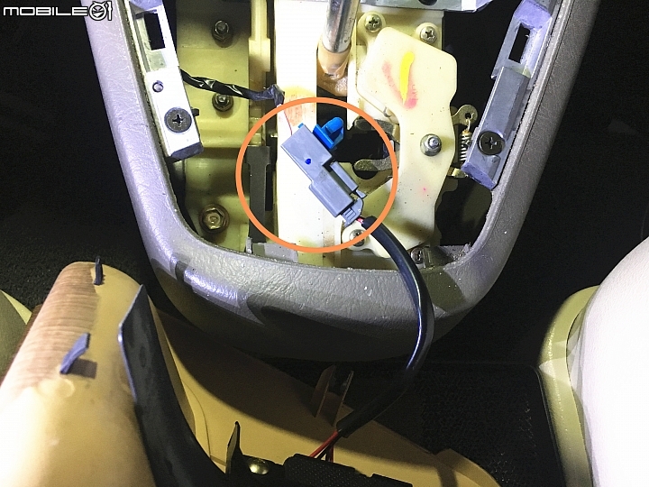 汽車點菸器塑膠脆化維修---(圖多)