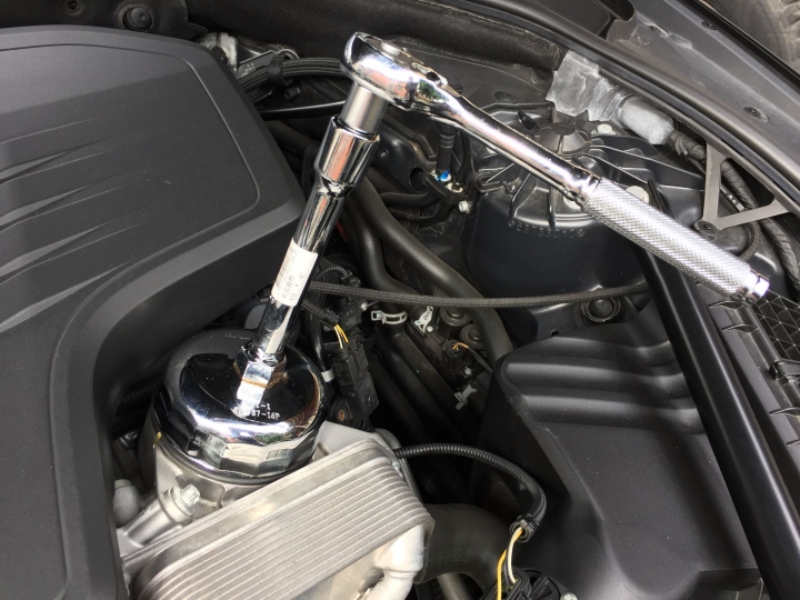 BMW F10 2013年 美規528i N20B20A引擎 DIY更換機油及機油濾芯