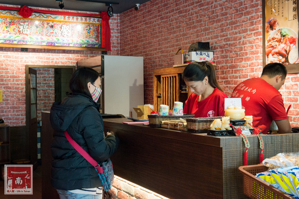 【台南美食】從後甲黃昏市場到店面｜古早味封肉｜滷豬腳｜蹄膀飯｜藥膳排骨湯~聚福香古早味