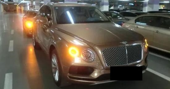 倒車小A到車門要換整片
