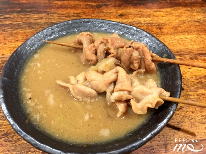 【日本在地美食｜新宿】先煮再烤，背叛視覺效果的驚人美味串燒