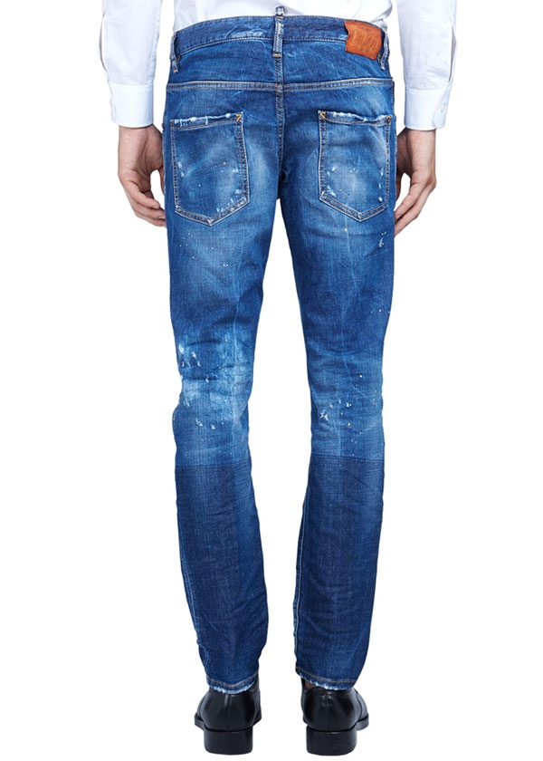 請問這件 DSQUARED2牛仔褲哪裡還有