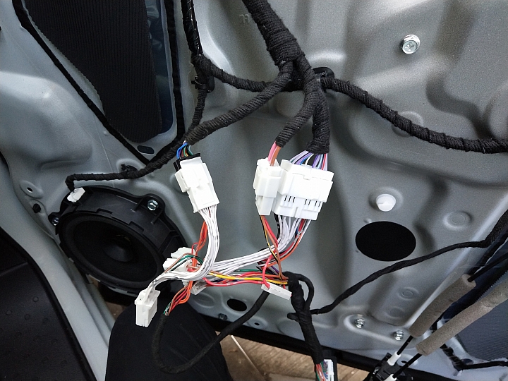 [分享] Nissan 2017年serena 加裝自動窗戶升降折疊後視鏡+前車影像+放大器+10.2吋螢幕影音主機 Diy