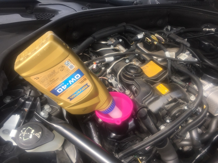 BMW F10 2013年 美規528i N20B20A引擎 DIY更換機油及機油濾芯