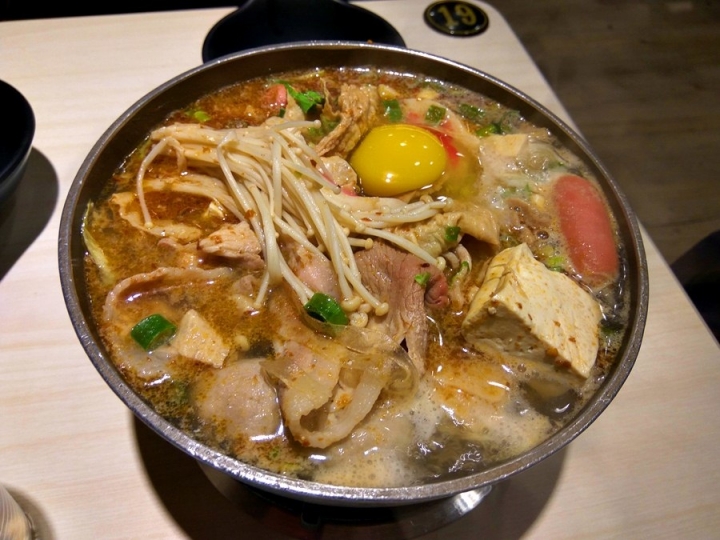 [平價百元小火鍋]苗栗縣頭份六扇門時尚湯鍋建國店小火鍋食記~平價超值~CP值極高!