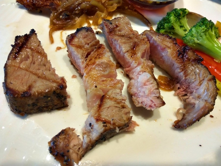 [全家系列]台中市朝富店日式沃克牛排VOLKS二訪食記~ 超推薦剛烤好的溫熱麵包~ 主菜也好吃!