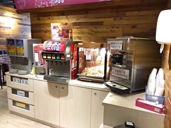 [平價百元小火鍋]苗栗縣頭份六扇門時尚湯鍋建國店小火鍋食記~平價超值~CP值極高!