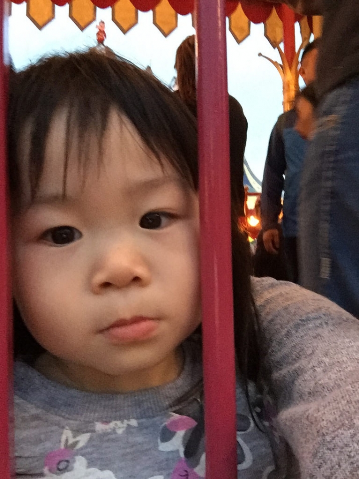 【2017香港迪士尼】迪士尼樂園DAY1(下)。小熊維尼歷險之旅/灰姑娘旋轉木馬/小飛象旋轉世界/迪士尼光影匯夜間巡遊/巴斯光年