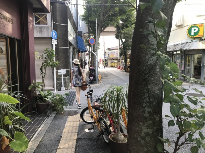 【Okinawa．走跳】沖繩國際通周邊巷弄散策-壺屋通.平和通與牧志市場飯糰