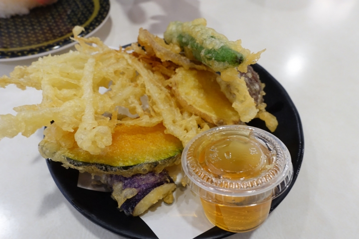 【食記】捷運民權西路站。HAMAはま壽司HAMASUSHI~日本來的平價迴轉壽司 一盤只要40元