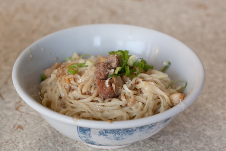 【美食。食記】彰化 彰化市 評價兩極 但麵真的好吃 孔廟南投意麵