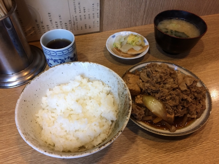 【食記。美食】東京 新橋 致那些日漸凋零的老味道(9) なんどき屋 牛丼 牛肉蓋飯