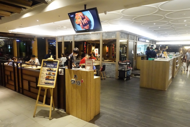 【食記】台中金典綠園道。BANNCHAN 飯饌韓式料理餐廳~小菜可無限續 不過豆腐鍋好迷你