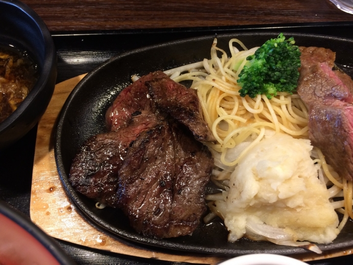 【美食。食記】東京 日比谷 速寫食本 輕熟女愛的和牛料理 肉バル Juntan 新橋店 紅酒燉牛肉 牛排 烤牛肉飯 黑毛和牛