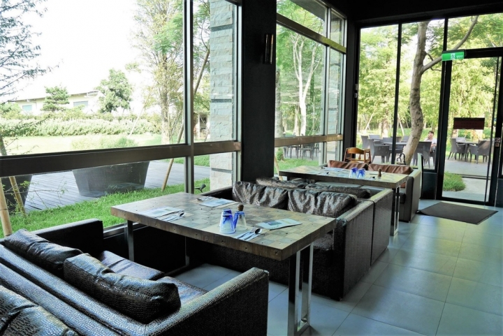 【桃園蘆竹 | 餐廳】擁有迷人旋轉樓梯與大份量餐點的義式庭園餐廳✡NINI尼尼義大利餐廳(南崁店)