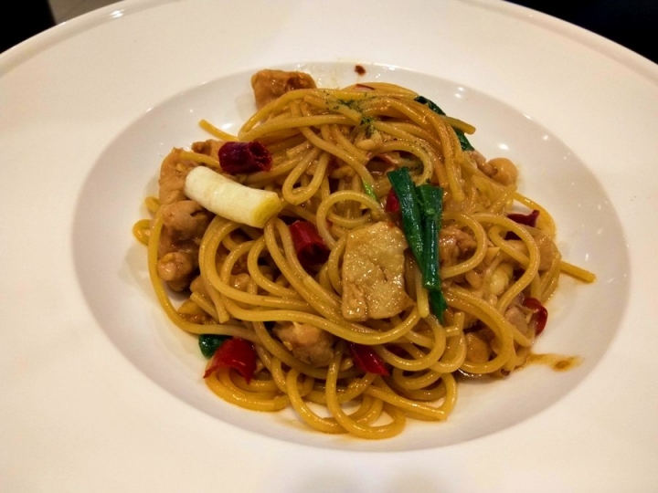 苗栗頭份尚順廣場米夏費德爾義大利麵/輕食/沙拉/咖哩飯~~黑色時尚風義大利麵店~食記