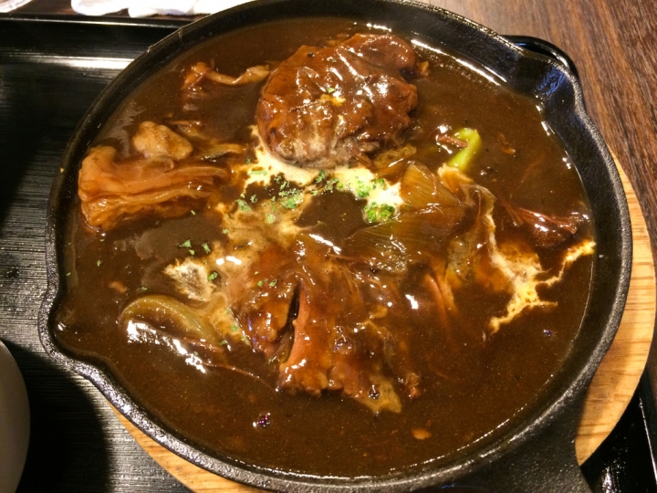 【美食。食記】東京 日比谷 速寫食本 輕熟女愛的和牛料理 肉バル Juntan 新橋店 紅酒燉牛肉 牛排 烤牛肉飯 黑毛和牛
