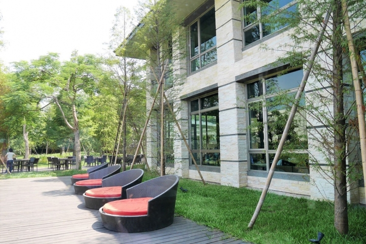 【桃園蘆竹 | 餐廳】擁有迷人旋轉樓梯與大份量餐點的義式庭園餐廳✡NINI尼尼義大利餐廳(南崁店)