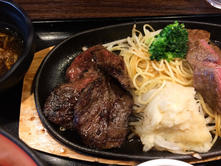 【美食。食記】東京 日比谷 速寫食本 輕熟女愛的和牛料理 肉バル Juntan 新橋店 紅酒燉牛肉 牛排 烤牛肉飯 黑毛和牛