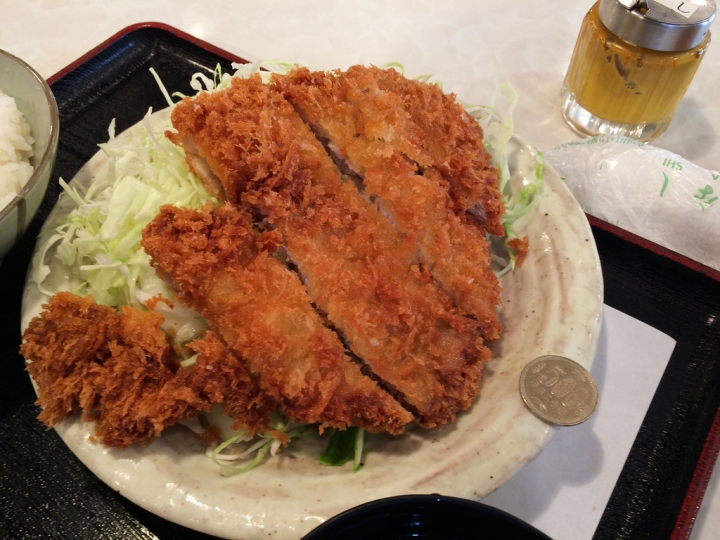 【美食。食記】東京 日比谷 速寫食本 便宜大份就是好? 芝浦本家 午餐 豬排飯
