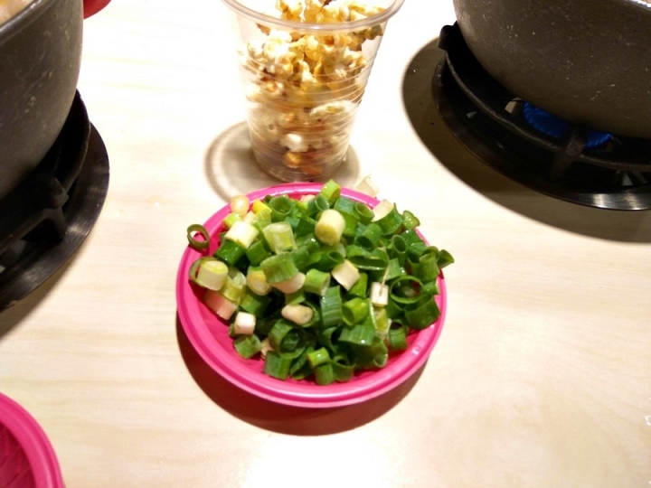 [平價百元小火鍋]苗栗縣頭份六扇門時尚湯鍋建國店小火鍋食記~平價超值~CP值極高!