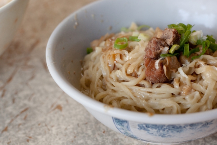 【美食。食記】彰化 彰化市 評價兩極 但麵真的好吃 孔廟南投意麵