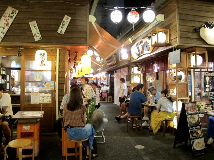 【Okinawa．走跳】沖繩國際通周邊巷弄散策-壺屋通.平和通與牧志市場飯糰