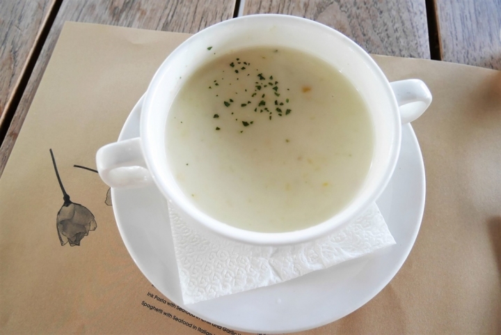 【桃園蘆竹 | 餐廳】擁有迷人旋轉樓梯與大份量餐點的義式庭園餐廳✡NINI尼尼義大利餐廳(南崁店)