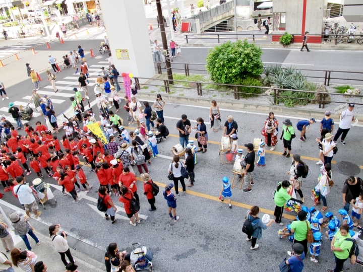 【Okinawa．走跳】沖繩國際通周邊巷弄散策-壺屋通.平和通與牧志市場飯糰