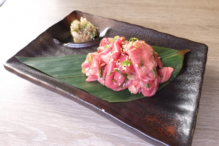 《山鯨燒肉》北台中最強燒肉，美味及份量不輸屋馬及風間， 全台唯一杏鮑菇牆。超多日式祭典活動及主題秀適合生日聚餐開party