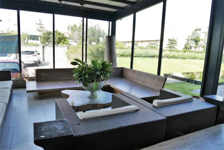 【桃園蘆竹 | 餐廳】擁有迷人旋轉樓梯與大份量餐點的義式庭園餐廳✡NINI尼尼義大利餐廳(南崁店)