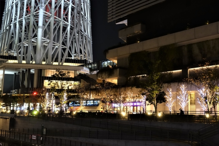 ＜日本＞2017放風行DAY1~晴空塔夜景、我最愛的麗莎與卡斯柏特展