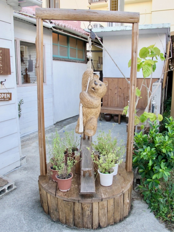 【Okinawa．走跳】沖繩國際通周邊巷弄散策-壺屋通.平和通與牧志市場飯糰
