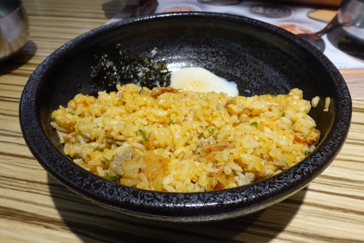 【食記】台中金典綠園道。BANNCHAN 飯饌韓式料理餐廳~小菜可無限續 不過豆腐鍋好迷你