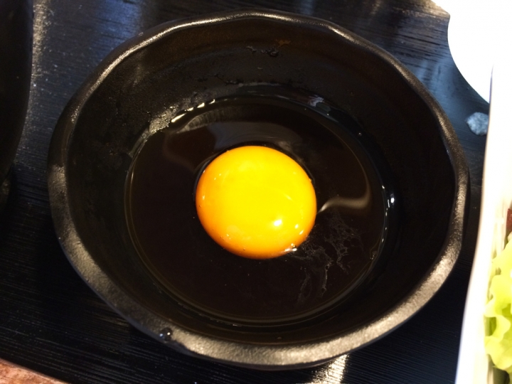 【美食。食記】東京 日比谷 速寫食本 輕熟女愛的和牛料理 肉バル Juntan 新橋店 紅酒燉牛肉 牛排 烤牛肉飯 黑毛和牛
