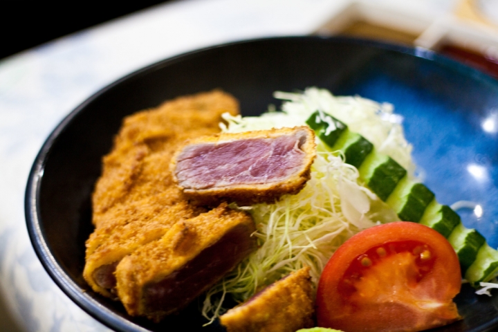 【美食。食記】東京 新橋 曾經是東京第一的炸牛排 牛かつ おか田 炸牛排