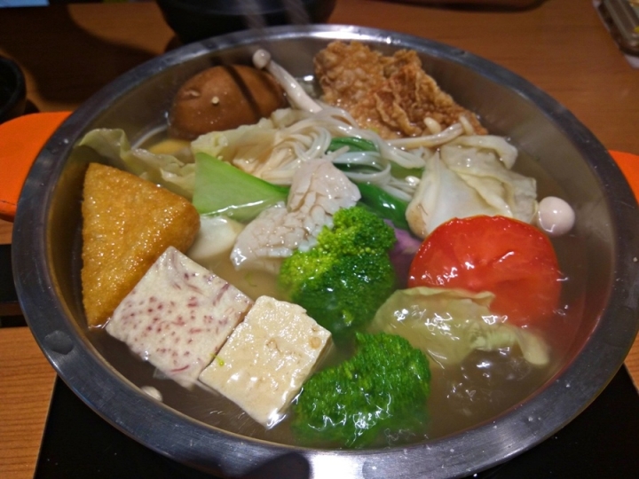 [小火鍋/麻辣鍋]苗栗頭份店中興路鬼椒一番鍋~火鍋~多訪食記~大肉盤!!好滿足, 推薦沙朗牛肉盤!!