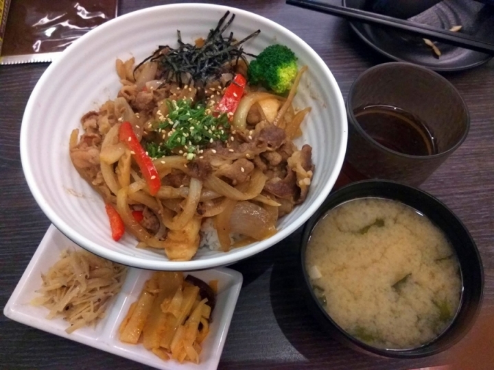 [日式料理]苗栗頭份市尚順附近饕客軒丼飯專賣店~前身谷軒~ 2017/10月底新開幕不久~丼飯口味好吃~